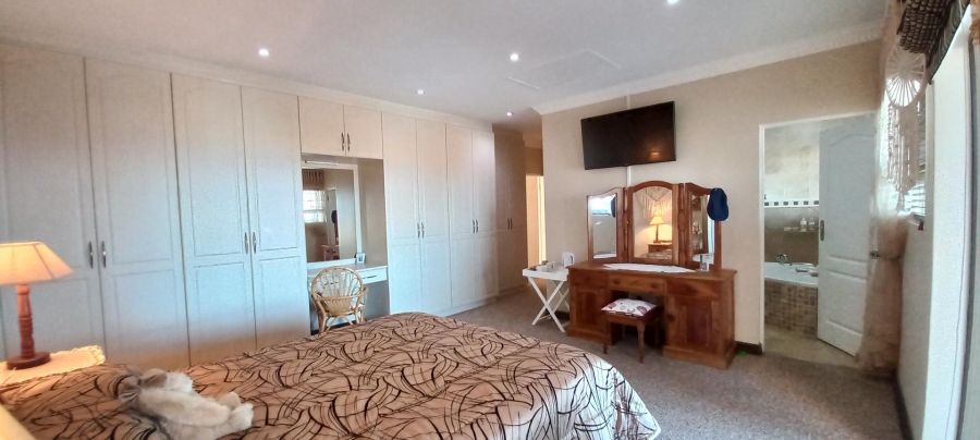 4 Bedroom Property for Sale in Hartenbos Heuwels Western Cape